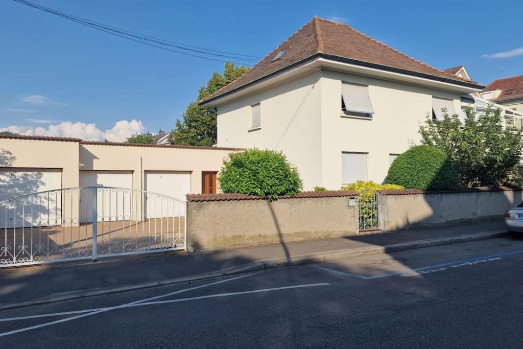 Charmant Appart. Dans Une Villa Saint-Louis  Exteriör bild